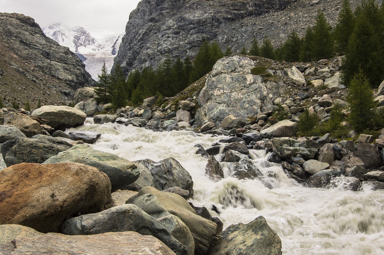 How to Minimize Your Environmental Impact in the Swiss Alps